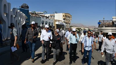 محافظ جنوب سيناء يتفقد أعمال رفع كفاءة طريق الملك عبد الله