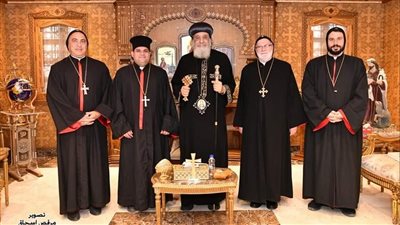 البابا تواضروس يستقبل مطران السريان الكاثوليك بمصر