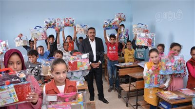 محافظ مطروح يتفقد انتظام العملية التعليمية بالمدارس | صور