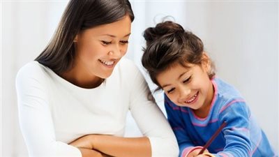 طرق التعامل مع مشكلة بطء التعلم.. وأهم الأكلات لزيادة ذكاء ابنك