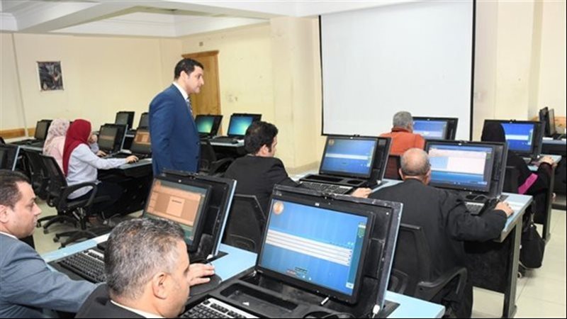 موظفين