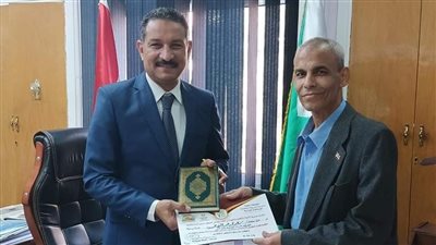 تكريم رئيس قسم الملفات المركزي بتعليم الجيزة لبلوغه سن المعاش | صور