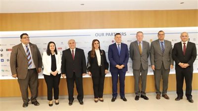 رئيس جامعة عين شمس يفتتح ورشة عمل بالتعاون مع لجنة القانون التجارى الدولى 