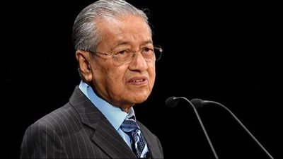 مهاتير محمد يقدم أوراق ترشحه للانتخابات الماليزية في عمر 97 سنة 