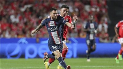 65 دقيقة.. ماريو يدرك التعادل لبنفيكا أمام باريس سان جيرمان 