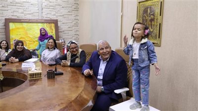 محافظ الوادي الجديد يُكرم المشاركات بمسابقة ملكة جمال التمور لعام ٢٠٢٢