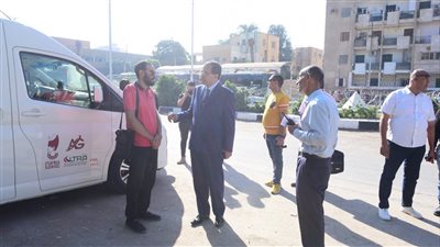 رئيس جامعة سوهاج يتابع بدء تشغيل الأتوبيسات الجديدة للطلاب