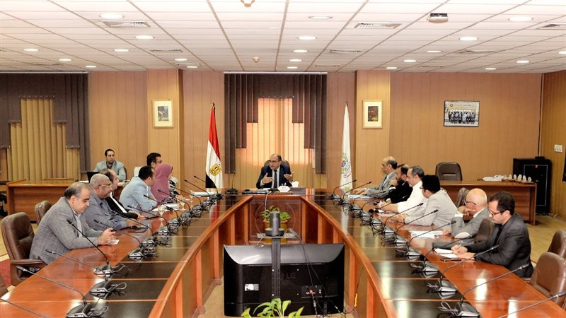 جانب من احتماع بجامعة