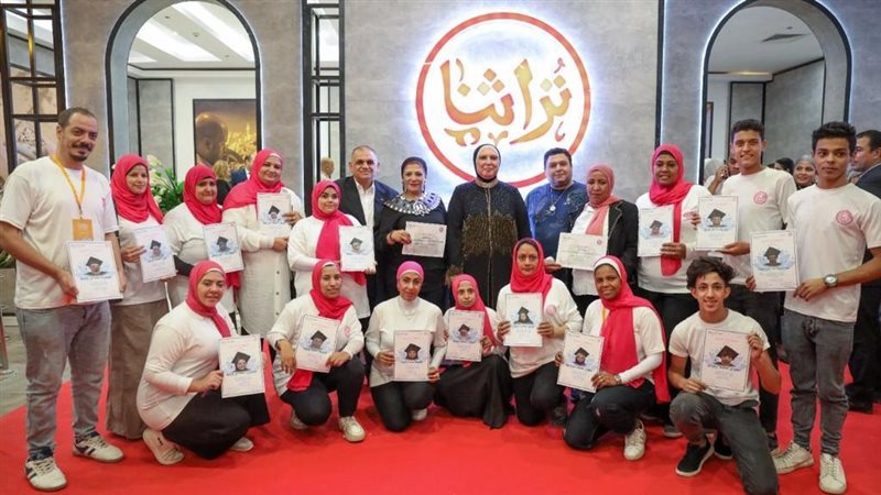 نيفين جامع تكرم أصحاب