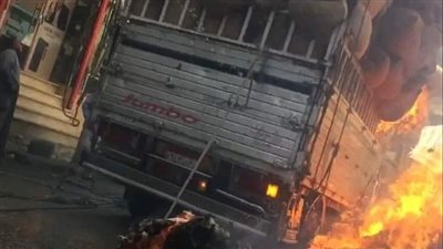 حريق هائل يلتهم سيارة محملة بالقطن في سوهاج