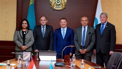 وزير التجارة يبحث مع نظيره الكازاخي تعزيز التعاون الصناعي المشترك بين البلدين