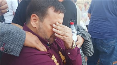 بكاء رئيس نادي المنصورة بعد الفوز على كفر الشيخ بالقسم الثاني | صور