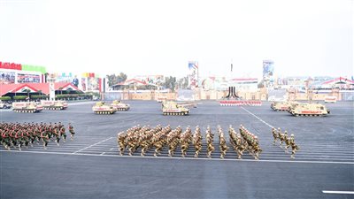 طلاب الكليات العسكرية يقدمون عرضا رياضيا والدفاع عن النفس أمام الرئيس السيسي