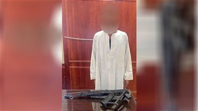 الأمن يكشف ملابسات فيديو عامل حاملًا بندقية آلية بسوهاج