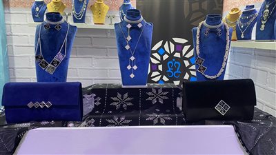 نرمين عفيفي تروي تجربتها في تصميم إكسسوارات الفضة | فيديو وصور