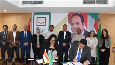 الفيوم توقع عقدي تمويل المشروعات متناهية الصغر بقيمة 10 ملايين جنيه