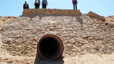  محافظ سوهاج يكلف مسئولي الرى بتفقد مخر سيل الحواويش بأخميم | صور 