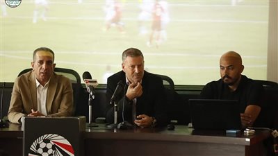 بحضور يحيى والغندور.. كلاتنبرج يجتمع مع مديري الكرة والإعلاميين | صور 