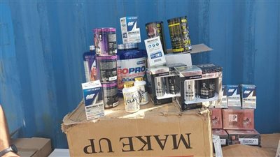 جمارك الدخيلة تحبط محاولة تهريب ساعات ذكية ومكملات غذائية 