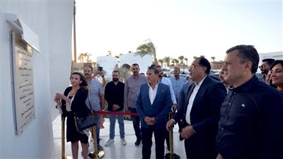 رئيس الوزراء يشهد افتتاح فندقي 