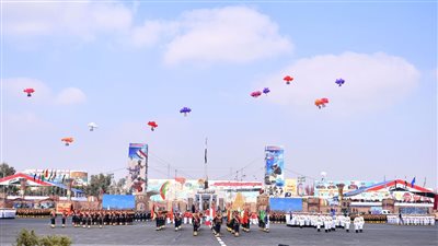 عروض موسيقية وأغانٍ وطنية تلهب حماس حضور حفل تخريج دفعات جديدة من الكليات العسكرية