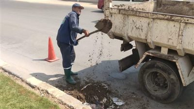 تشميع منشآت مخالفة لشروط الحماية المدنية بالجيزة| صور