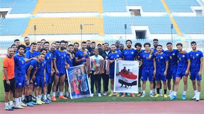 لاعبو الإسماعيلي يحتفلون ببطلة العالم هالة صدقي