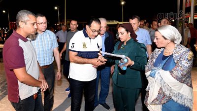 رئيس الوزراء يتفقد مشروع الممشى السياحي 