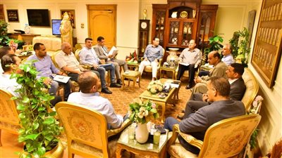 محافظ أسيوط يناقش مشروعات وخطط العام المالي 2022 /2023 مع نواب البرلمان 