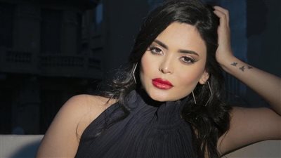 أبرزها كملكة فرعونية، أجمل إطلالات أسماء جلال في الحلقة ٨ من مسلسل الغرفة ٢٠٧ صور 