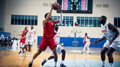 الأهلي يهزم كاظمة الكويتي ويتأهل لنهائي البطولة العربية لكرة السلة 