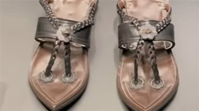 عرض نسخة من حذاء الرسول محمد ﷺ بمعرض الهجرة بالسعودية | فيديو