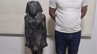 ضبط عاطل بحوزته تمثال أثري للنصب على المواطنين بالبحيرة 