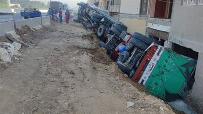 انقلاب سيارة نقل على طريق جمجرة - بنها 