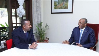 تناول سد النهضة.. تفاصيل لقاء البرهان وآبي أحمد في أثيوبيا