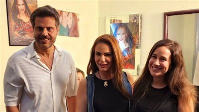 شيري عادل وطارق صبري يحضران مسرحية زقاق المدق 