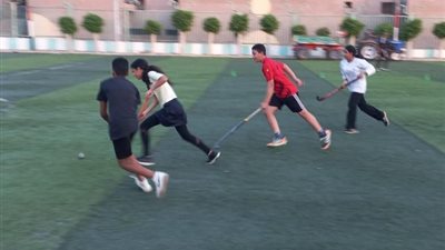 استمرار تدريب طلاب المدارس على رياضة الهوكي بالزقازيق 
