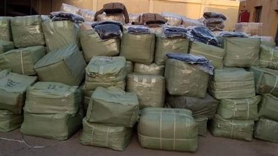 جمارك السلوم تضبط محاولة تهريب كمية من الأقمشة الجاهزة