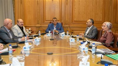 وزير الدولة للإنتاج الحربي يتابع الموقف التنفيذي لعدد من المشروعات