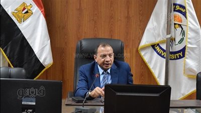 رئيس جامعة بني سويف يشيد بالمستوى التعليمي والبحثي بكلية الصيدلة