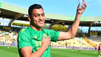 قبل مواجهة بريست.. مصطفى محمد يتسلم جائزة أفضل لاعب بنانت عن شهر سبتمبر