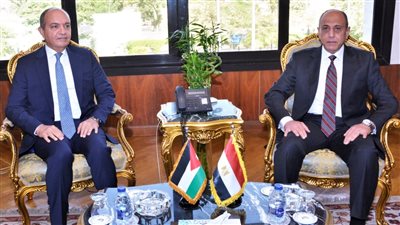 وزير الطيران يبحث مع السفير الأردني بالقاهرة تعزيز التعاون فى مجال النقل الجوي