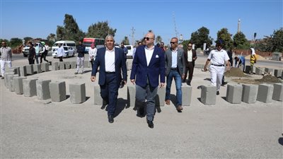 محافظ بني سويف يتفقد أعمال تأهيل وتطوير طريق 