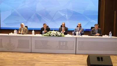 وزير الاتصالات خلال لقاء طلاب عين شمس: الدول الأكثر استخداما للتكنولوجيا الأقل بطالة 