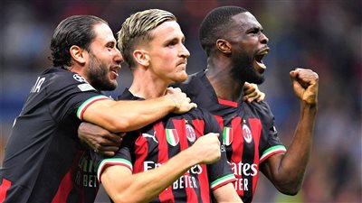 ميلان يتغلب على فيرونا 1/2 في الدوري الإيطالي 