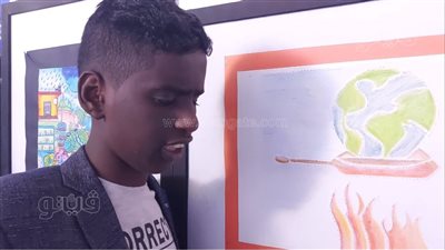 طالب كفيف يوضح تأثير المناخ على كوكب الأرض برسمة | فيديو 