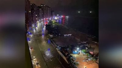 بث مباشر.. نوة الخريف تضرب الإسكندرية وأمطار غزيرة تغرق الشوارع