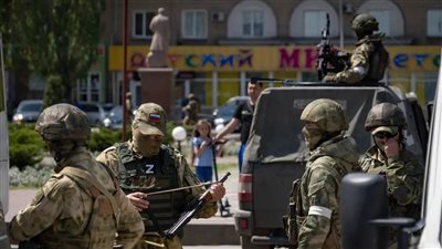 مقتل شخص وانقطاع الكهرباء في العاصمة كييف بسبب القصف الروسي 