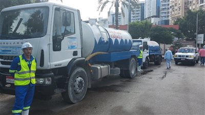 رئيس صرف الإسكندرية يتفقد تمركزات السيارات في الميادين والشوارع العامة 