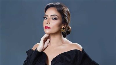 ابنة لاعب شهير.. سر المرأة الغامضة فى أزمة شيرين عبدالوهاب 